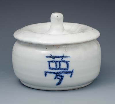 Bethel's white pot with lid