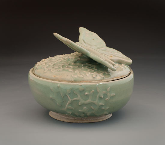Lidded pot with butterfly lid by Leslie Dahlin