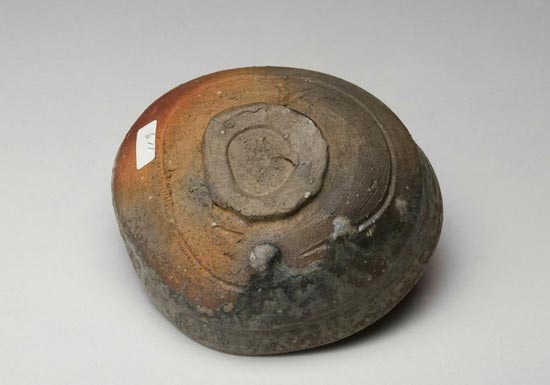 Kutsugata tea bowl by Tsujimura Shiro