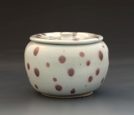 Pot with lid by Anna Richards