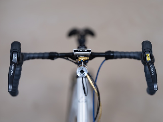 front view of handlebars