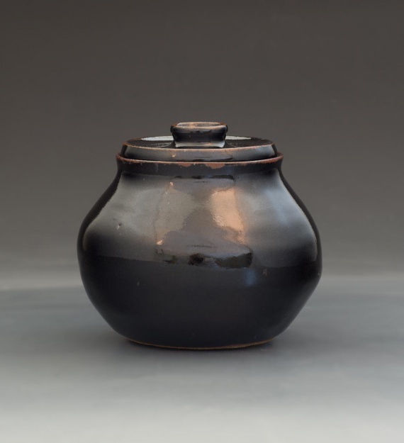 Temmoku pot with lid by Brayden Mills