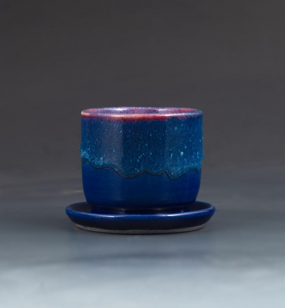 Samll blue flowerpot by Hannah Wiggins