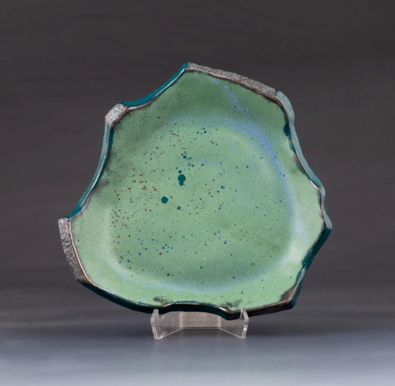 Platter with altered rim by Isabel Ieng