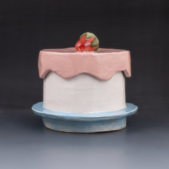 Cake-shaped box with lid by Mya Vo