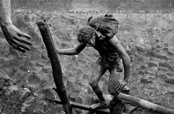 Contemporary, Brazilian, trained as economist, B&W documentary photography (workers, Africa, etc.)