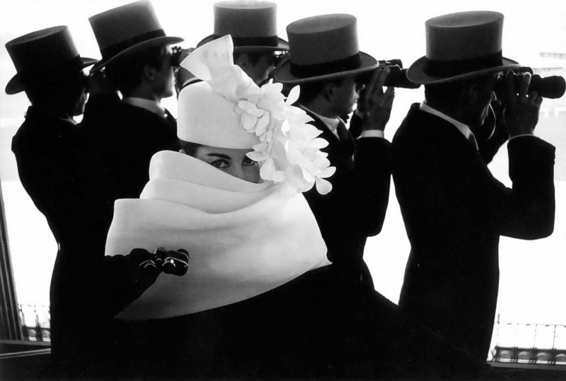 <p><b>Frank Horvat</b>, <i>1958, Paris, for Jardin des Modes, Givenchy hat (c)</i>.</p>