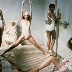 <p><b>Deborah Turbeville</b>, <i>Bathhouse</i>, Vogue, 1975.</p>