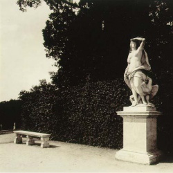 <p><b>Eugène Atget</b>, <i>Versailles, parc</i>, 1901.</p>