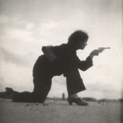 <p><b>Gerda Taro</b>, <i>Republican militiawoman training on the beach, outside Barcelona</i>, August 1936</p>