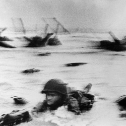 <p><b>Robert Capa</b>, <i>FRANCE. Normandy. June 6th, 1944. US troops assault Omaha Beach during the D-Day landings (first assault).</i></p>