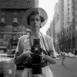 <p><b>Vivian Maier</b>, <i>Self Portrait, undated.</i></p>
