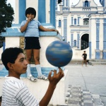 <p><b>Alex Webb</b>, <i>MEXICO. Oaxaca state. Tehuantepec. 1985. Children playing in a courtyard.</i></p>