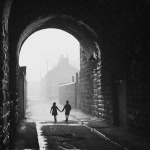 <p><b>Bert Hardy</b>, <i>Gorbals Children, Glasgow</i>, 1948.</p>
