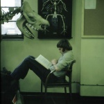 <p><b>Eve Arnold</b>, <i>GB. Studying at the Royal Veterinary College</i>, 1972, © Eve Arnold/Magnum Photos</p>