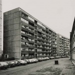 <p><b>Thomas Struth</b>, <i>Ferdinand-von-Schill-Strasse</i>, Dessau, 1991.</p>