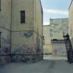 <p><b>Thomas Struth</b>, <i>Kovenskil Pereulok</i>, St. Petersburg, 2005.</p>