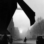 <p><b>Willy Ronis</b>, <i>Carrefour Sevres Babylone</i>, 1948.</p>